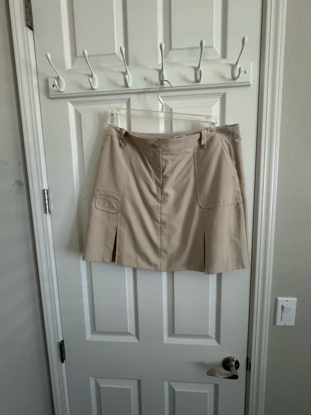 Izod Golf Neutral Beige Skort with Belt Loop Detail